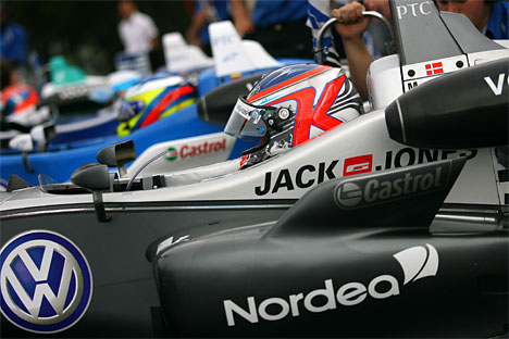 Kevin Magnussen i sin Dallara-VW racer fra Carlin Motorsport